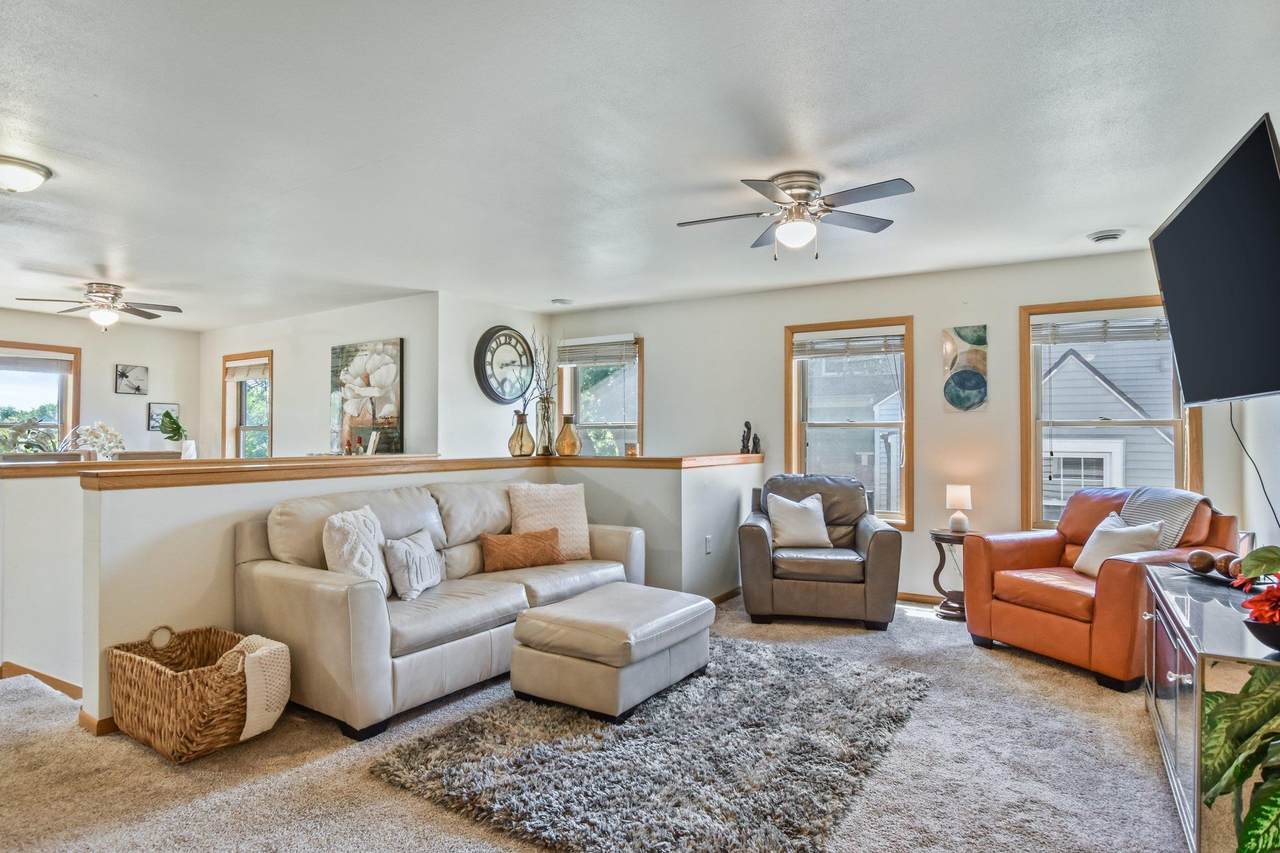 1129 Erin St - Photo 1