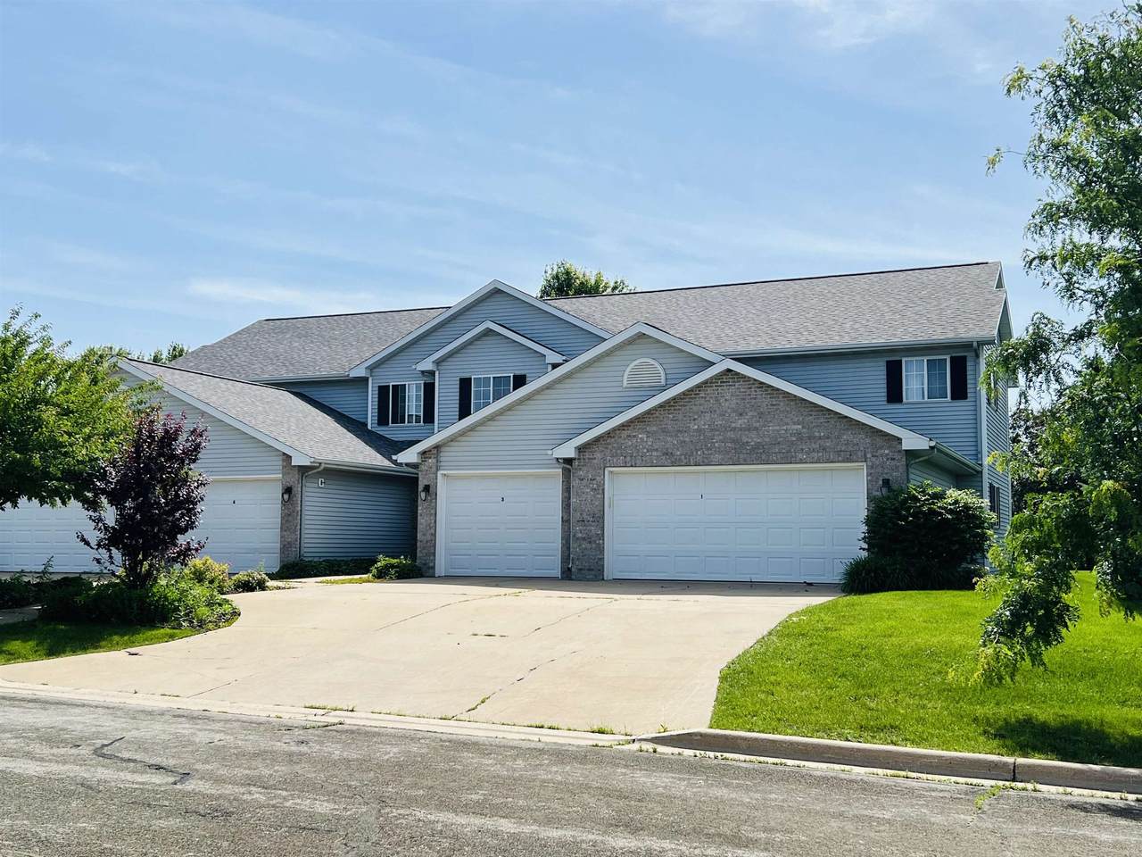 596 Kelvington Dr - Photo 1