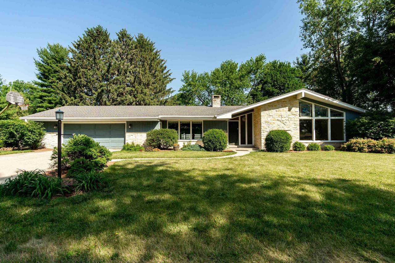 1925 Eastwood Avenue - Photo 1