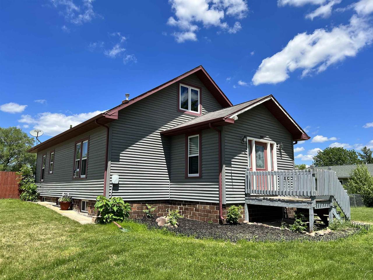 214 River St - Photo 1