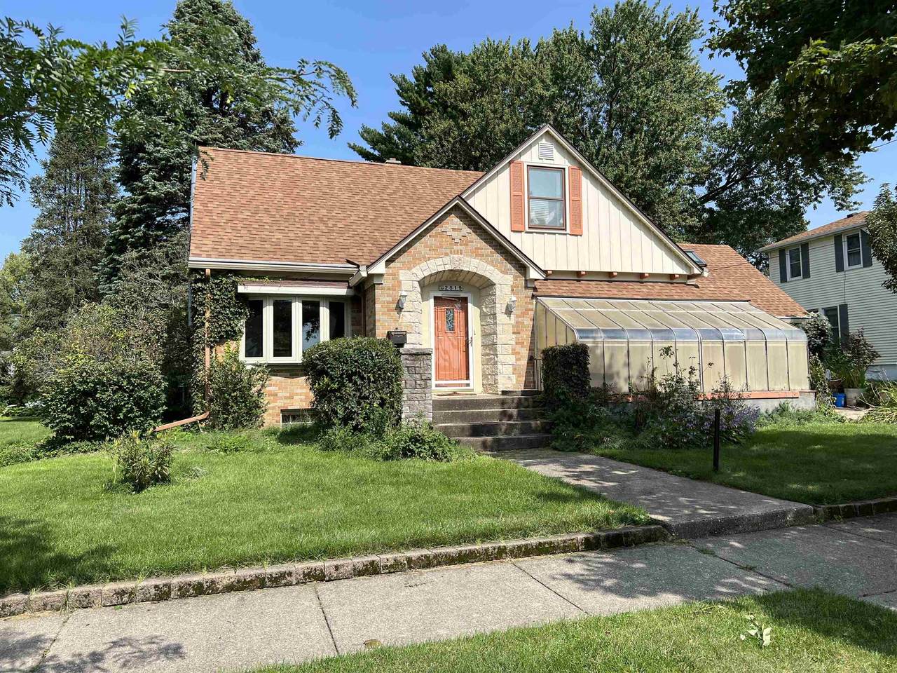 2519 9th St - Photo 1