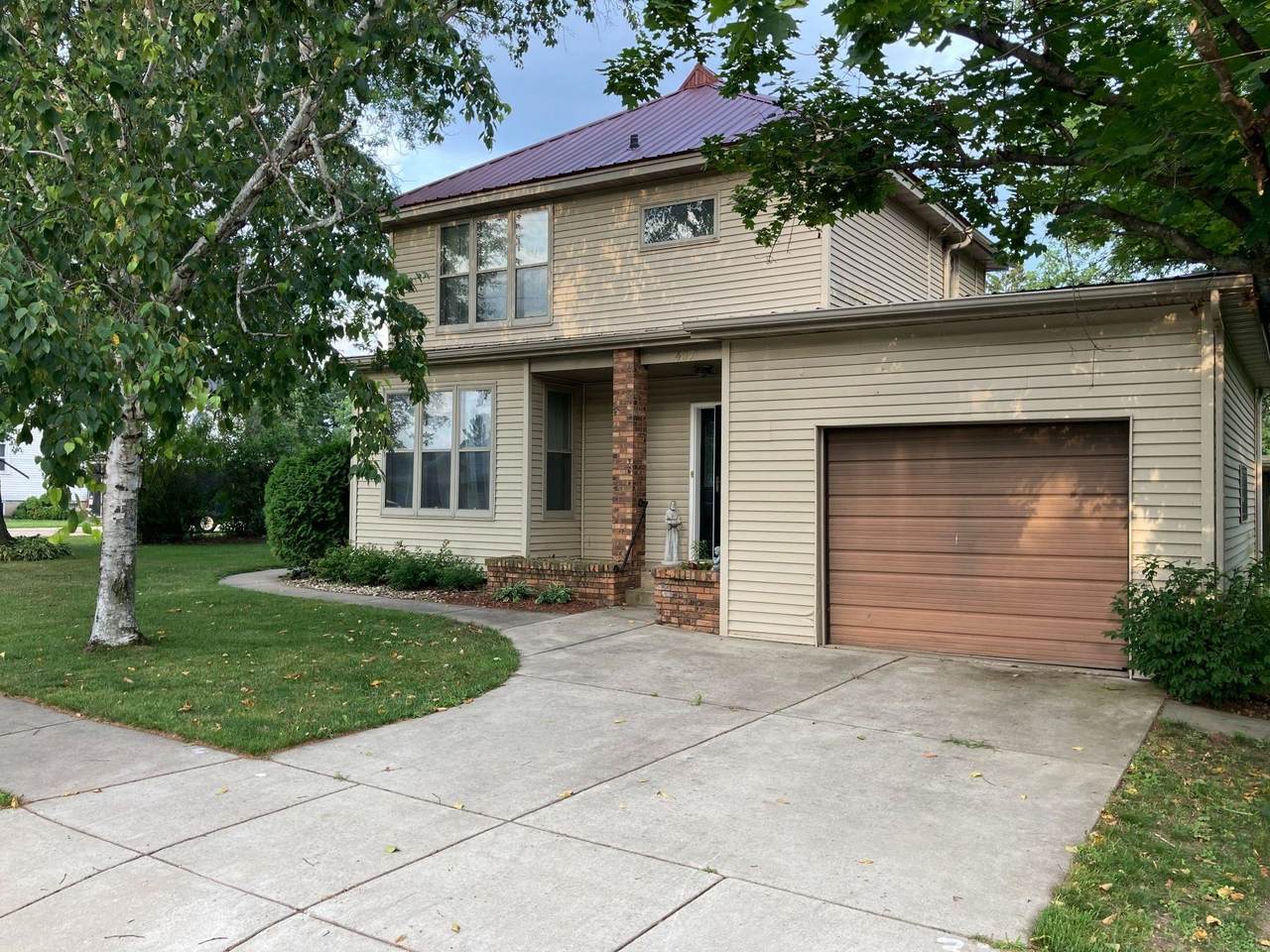 407 Oak St - Photo 1