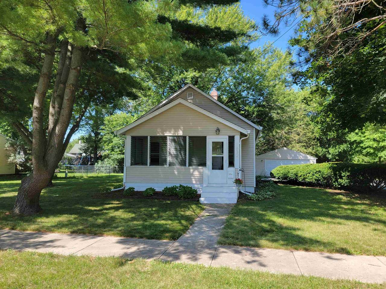 632 Washington St - Photo 1