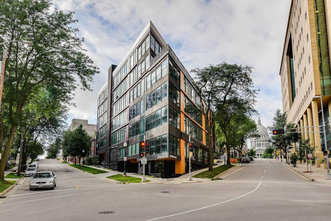 211 Henry St - Photo 1