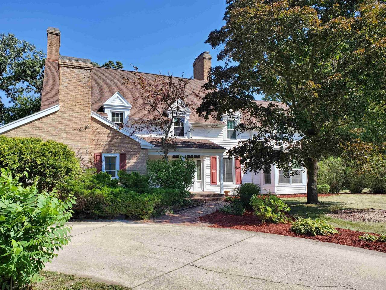 807 Sherwood Dr Ne - Photo 1