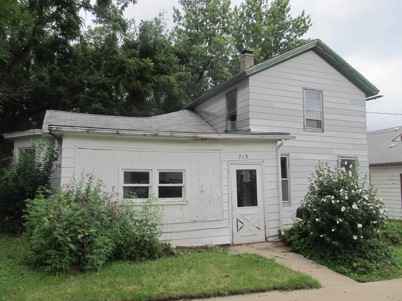 715 17th Ave - Photo 1