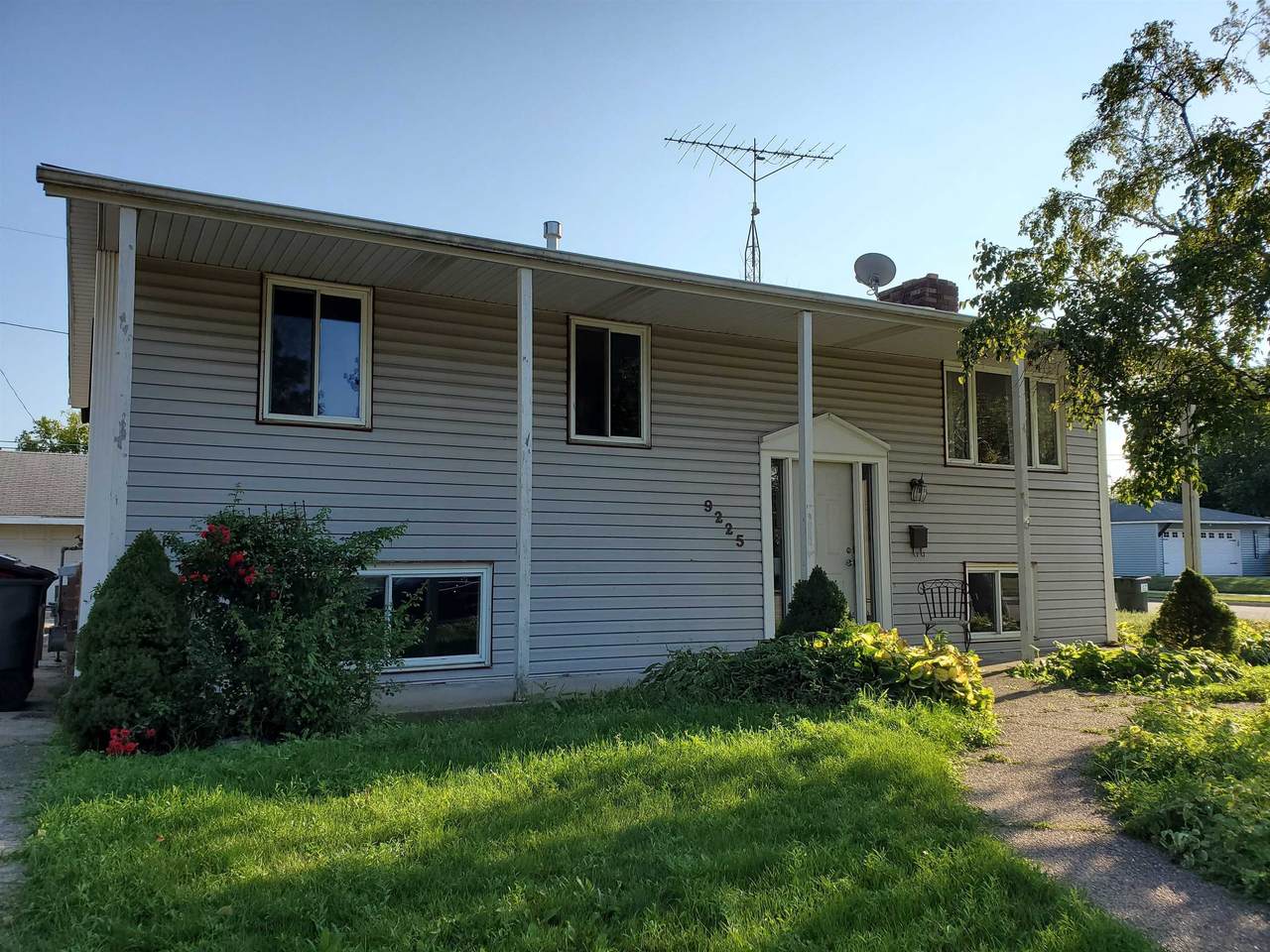 9225 Carol Ann Dr - Photo 1