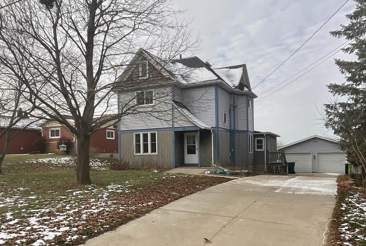 902 University Ave - Photo 1
