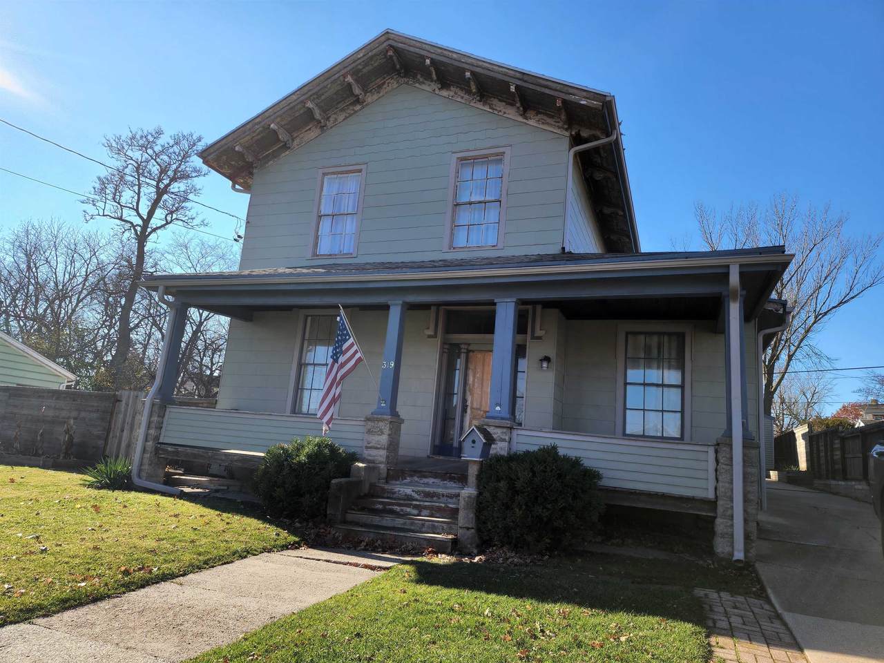 319 Academy St - Photo 1