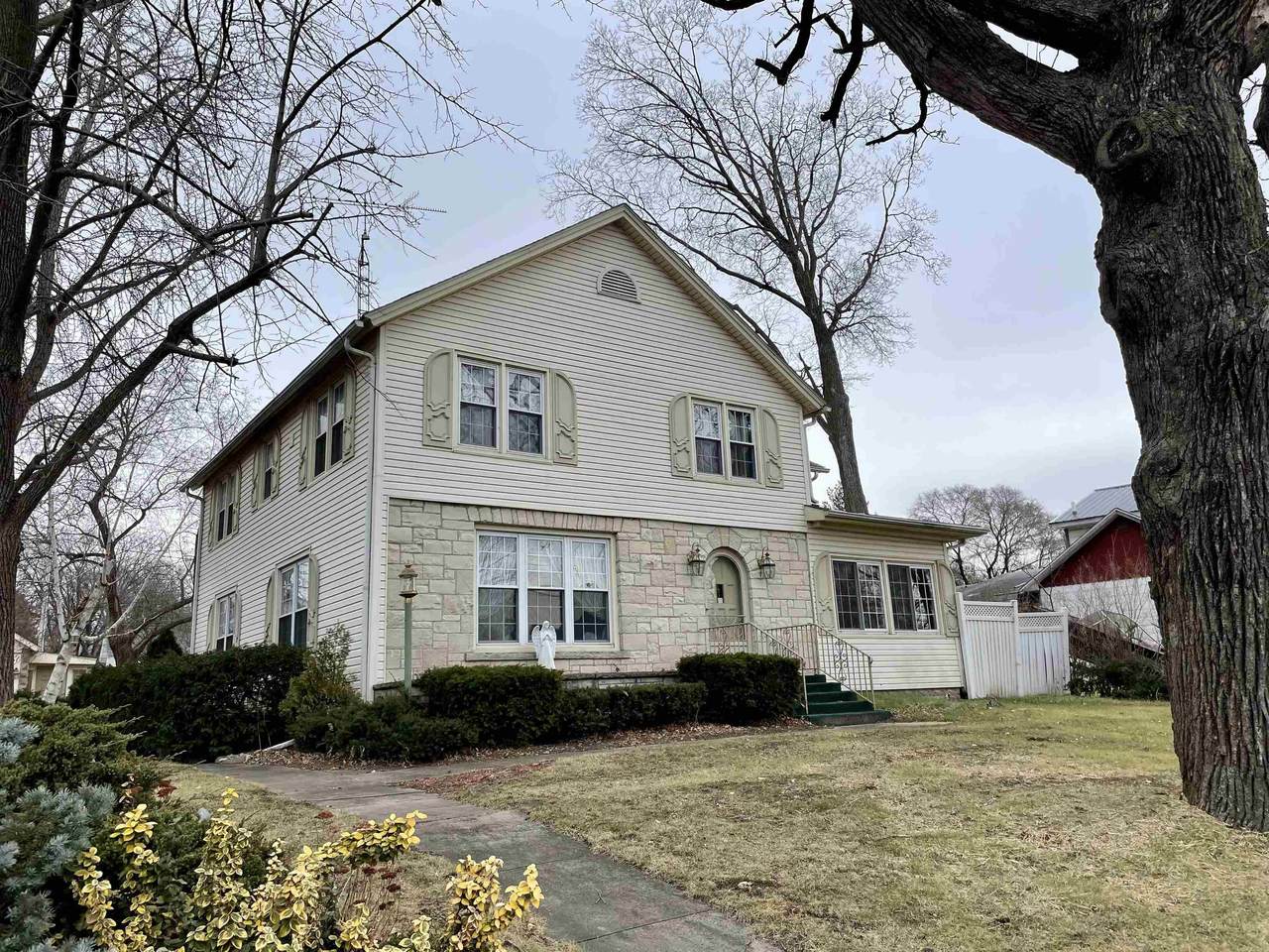 110 Water St - Photo 1