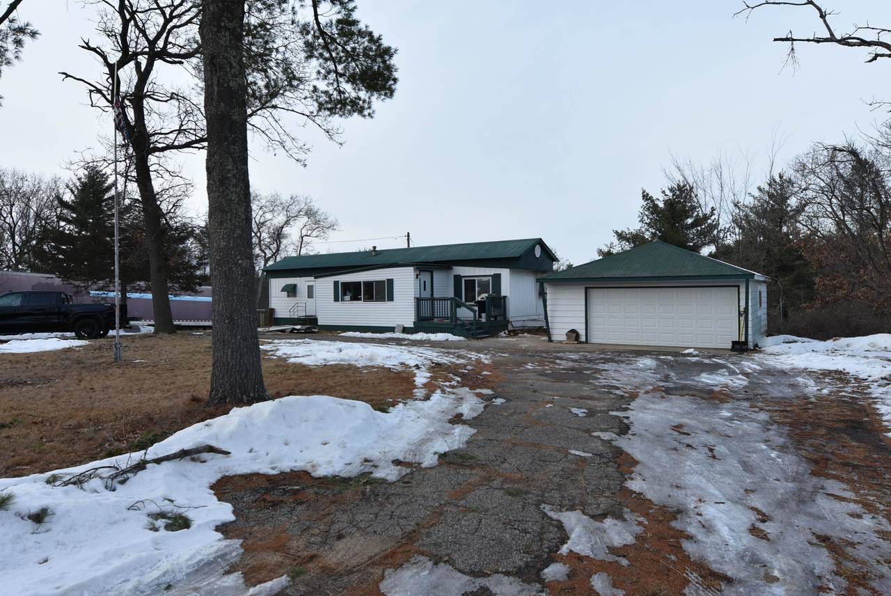 970 Gale Dr - Photo 1