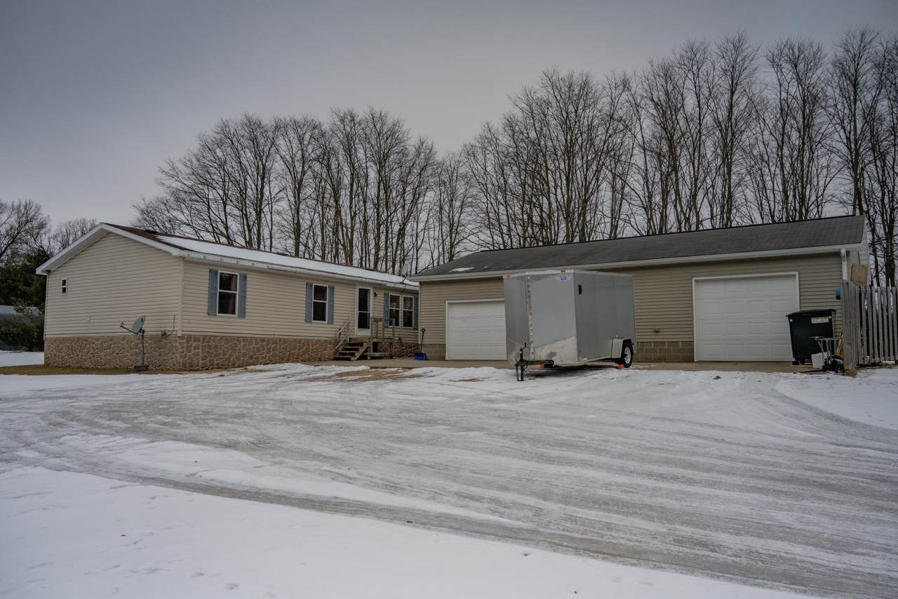N4931 17th Ave - Photo 1