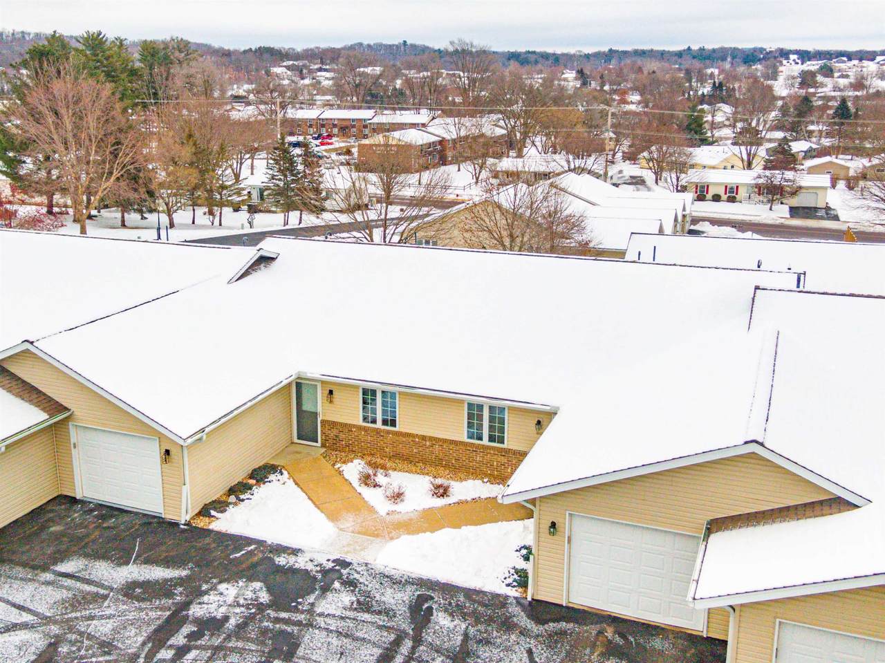 1571 Dewey Ave - Photo 1