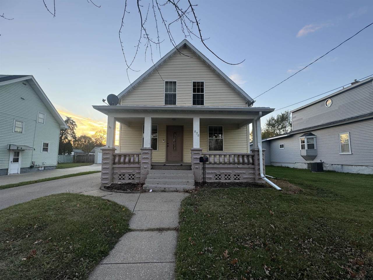 828 Grant Street - Photo 1
