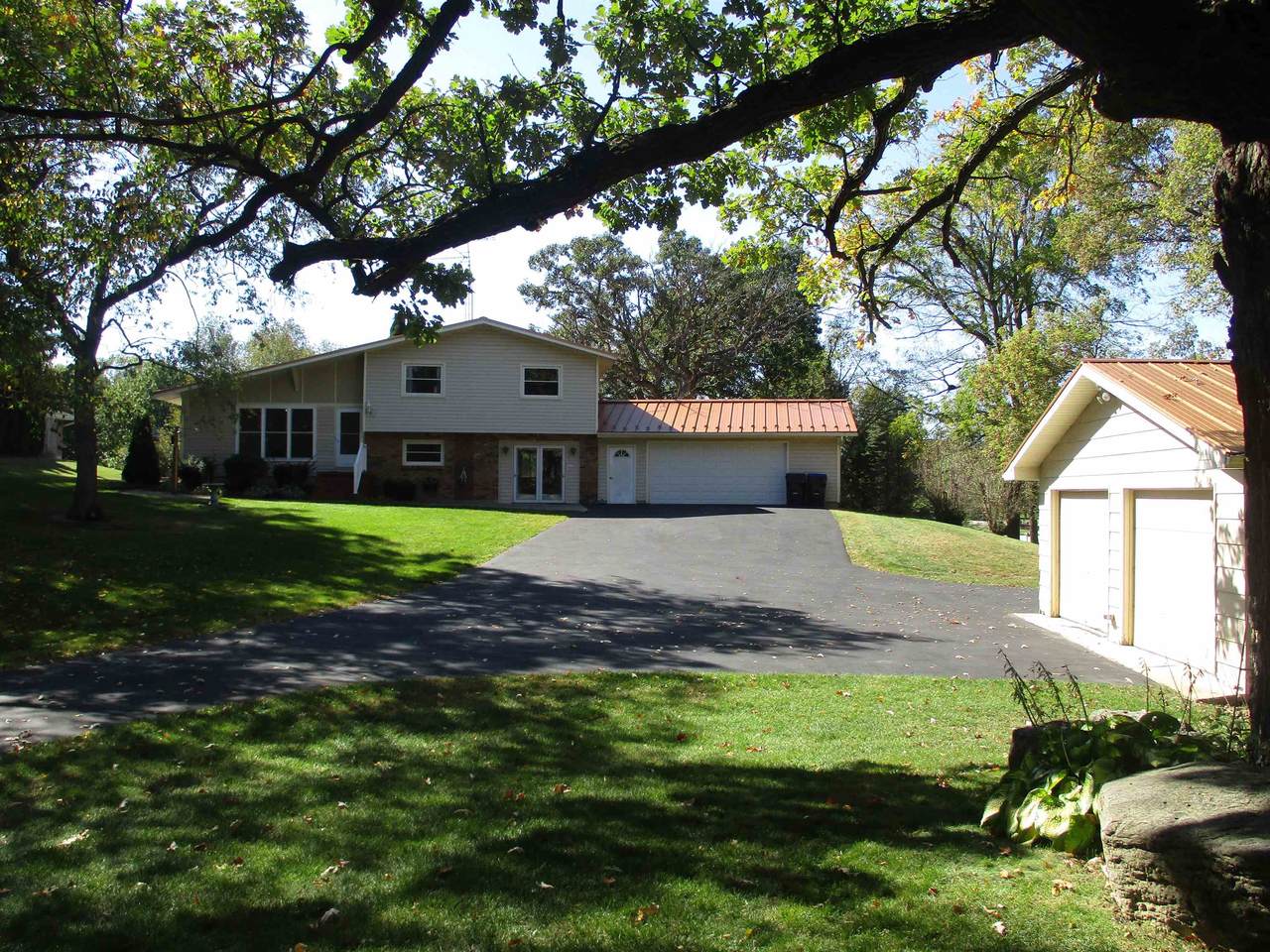 N7427 Hillendale Parkway - Photo 1