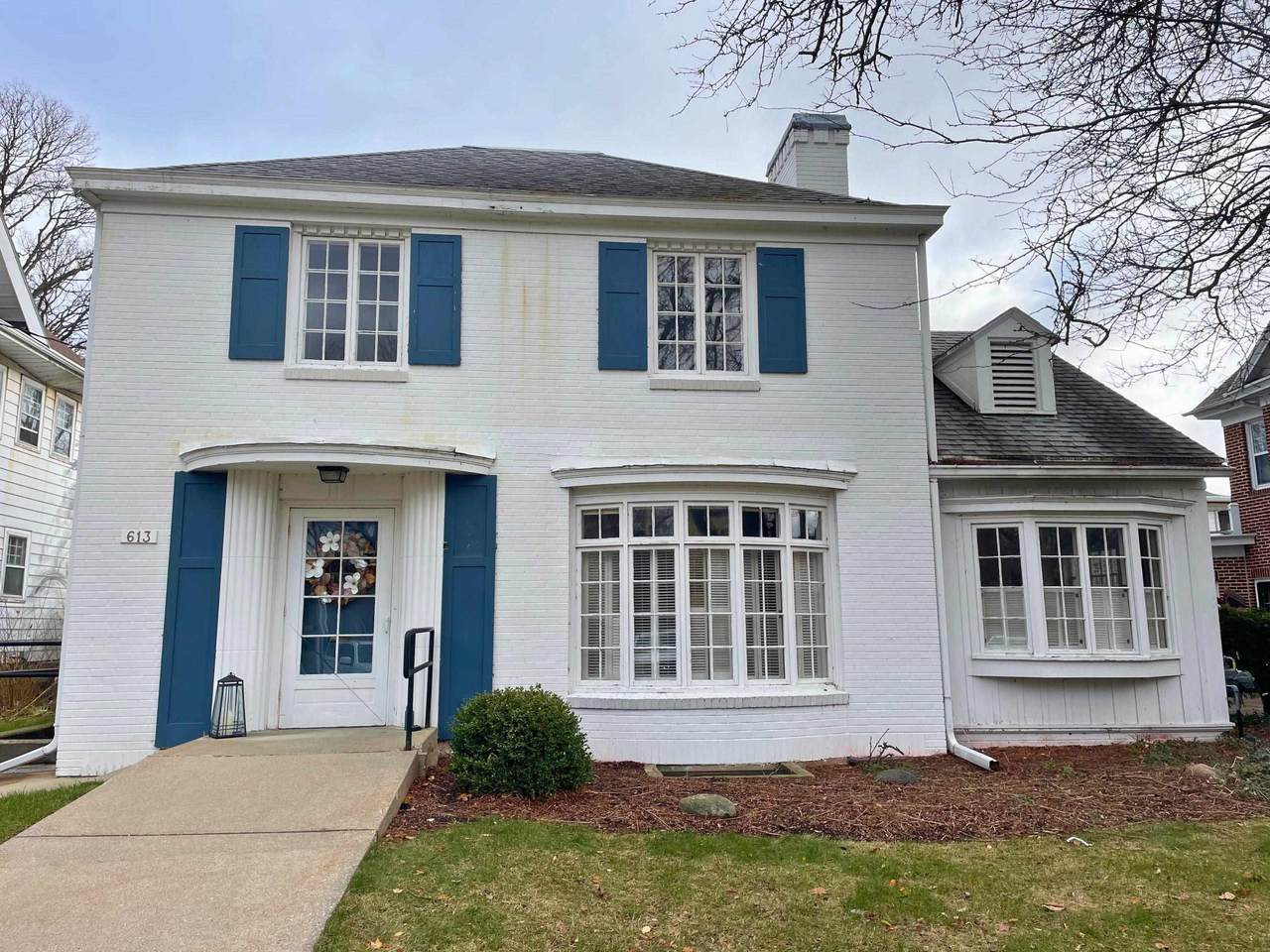 613 College Street - Photo 1