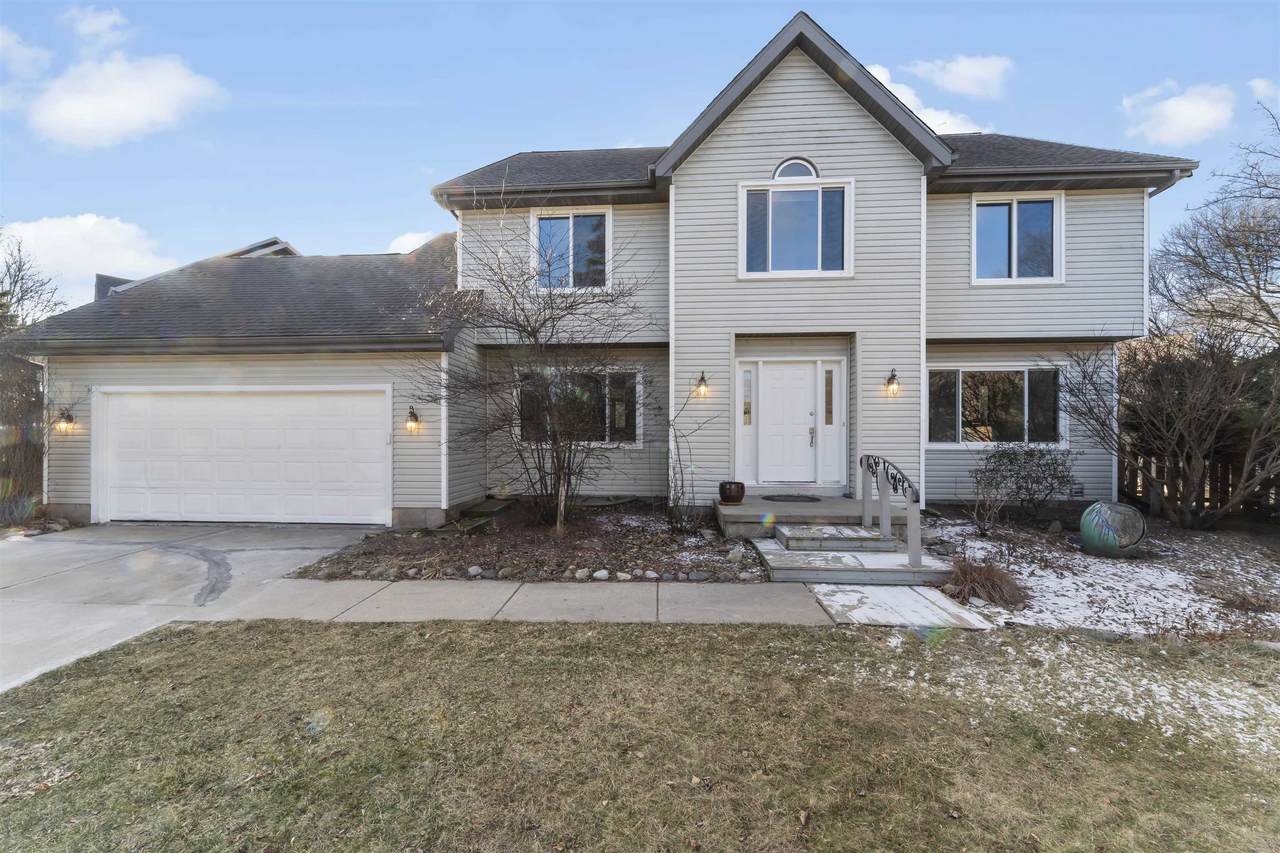 2857 Dover Circle - Photo 1