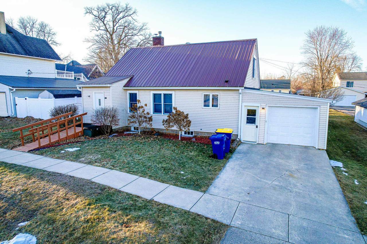 819 Pine Avenue - Photo 1