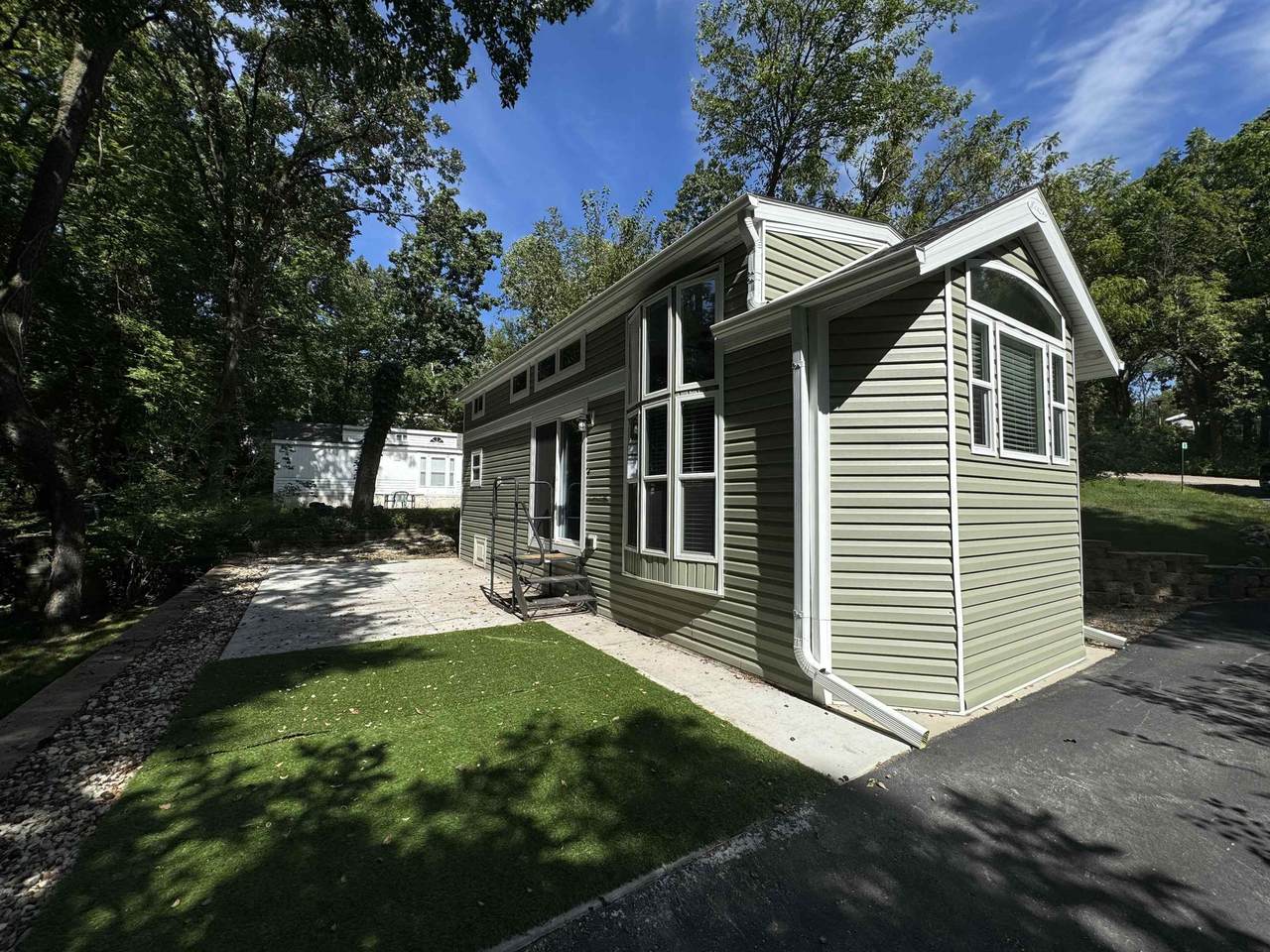 483 Westview Court - Photo 1