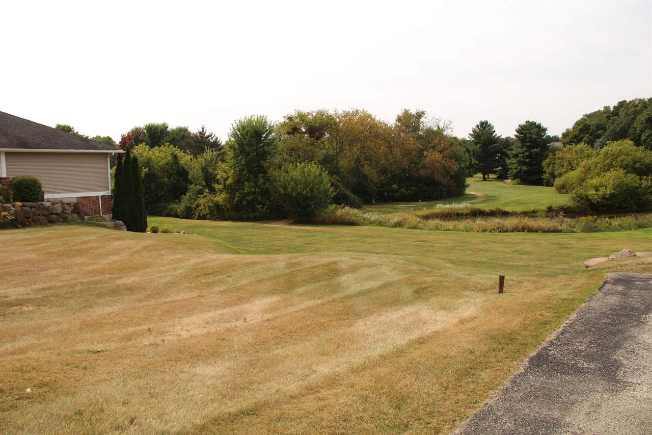 813 Charles Court - Photo 1