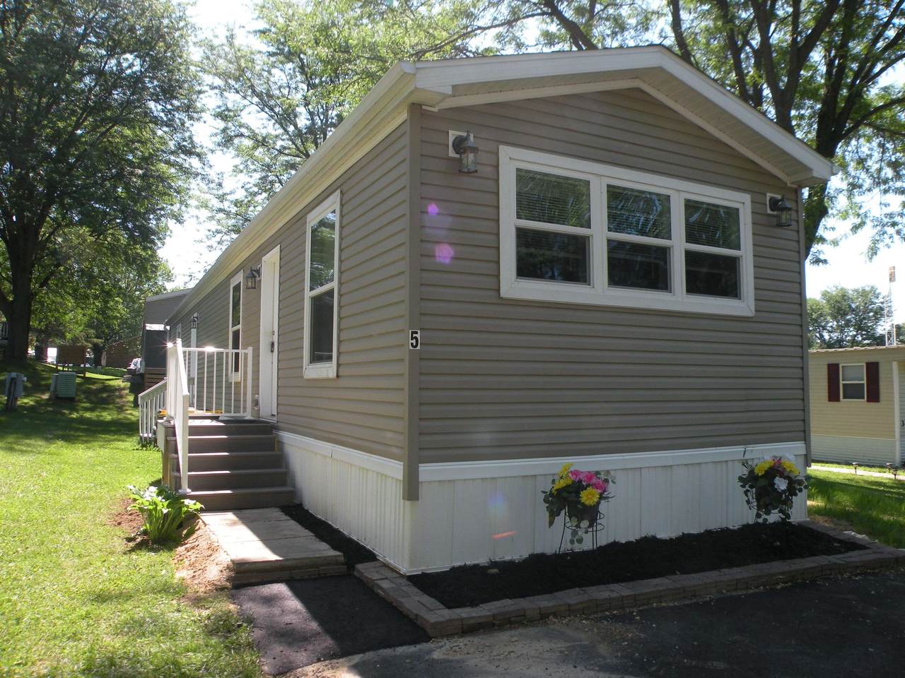 121 Court Street - Photo 1