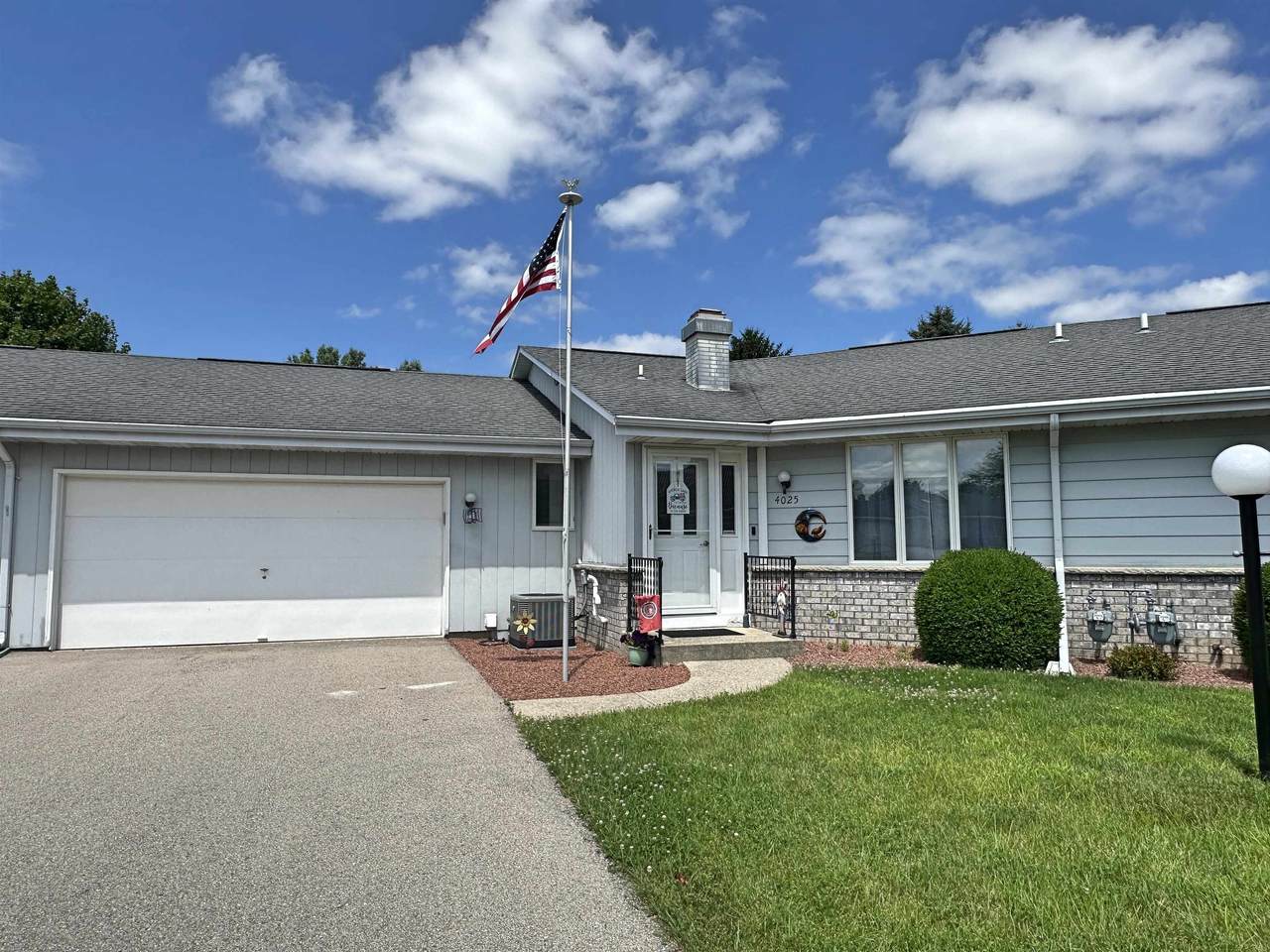 4025 Mackinac Drive - Photo 1