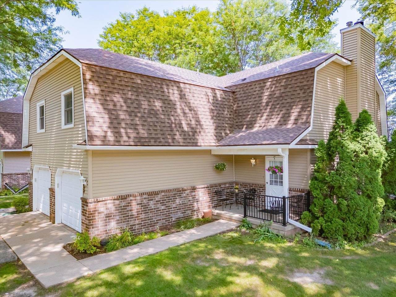 472 Basswood Avenue - Photo 1