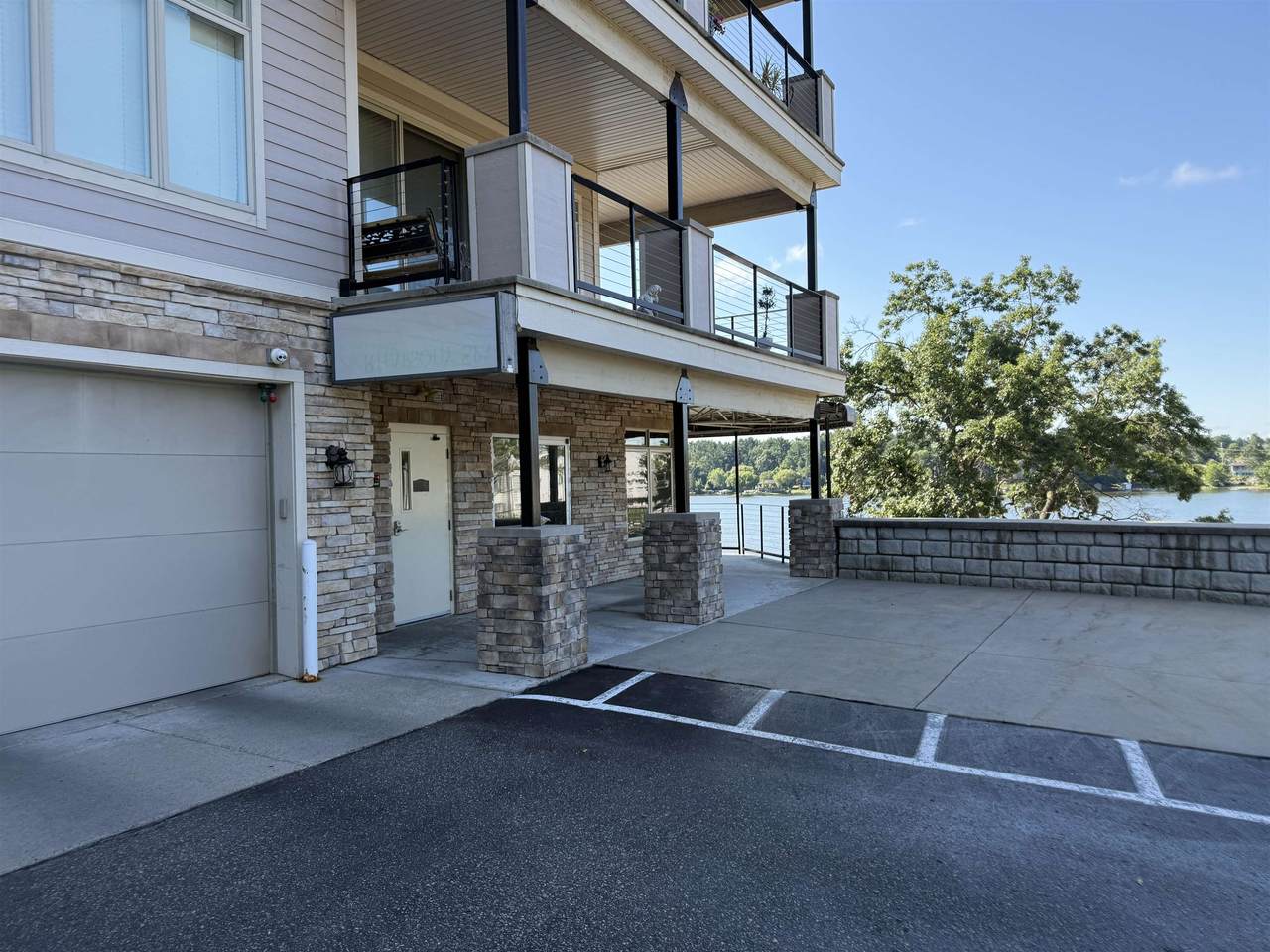 650 E Hiawatha Drive - Photo 1