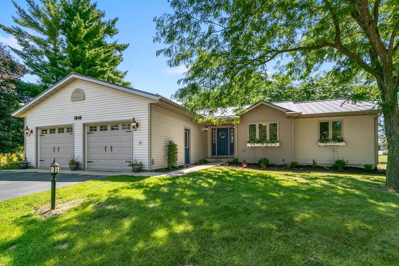 1040 Saddle Ridge - Photo 1