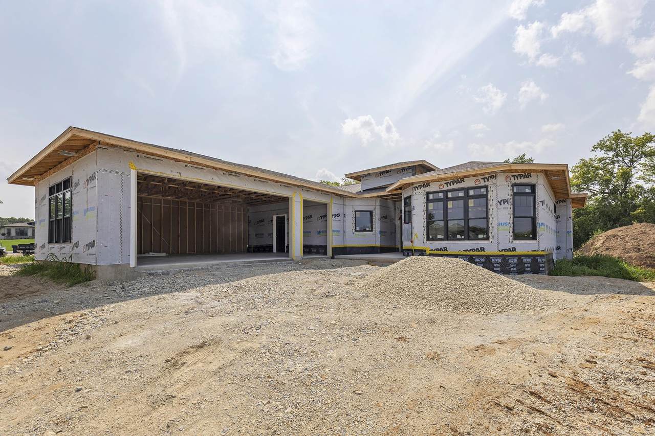 N835 Eagle Ridge Drive - Photo 1