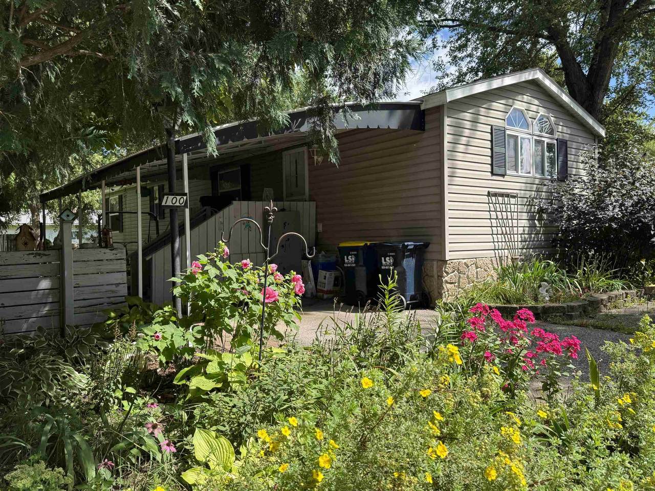 100 Woodland Drive - Photo 1