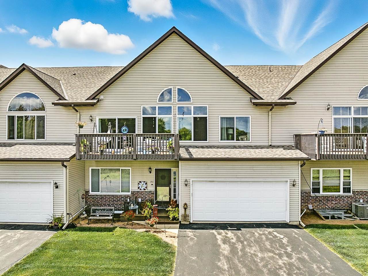 711 Cherokee Path - Photo 1