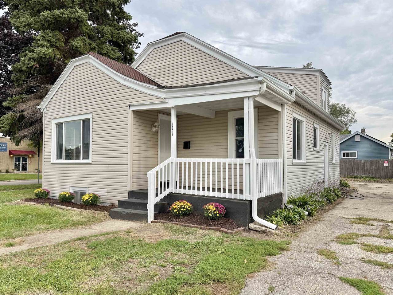 1403 Henry Avenue - Photo 1