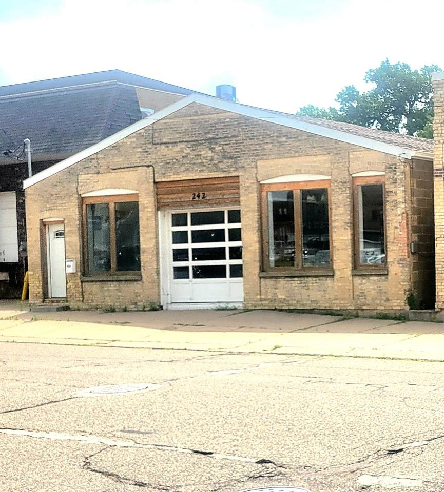 242 Edgewater Street - Photo 1