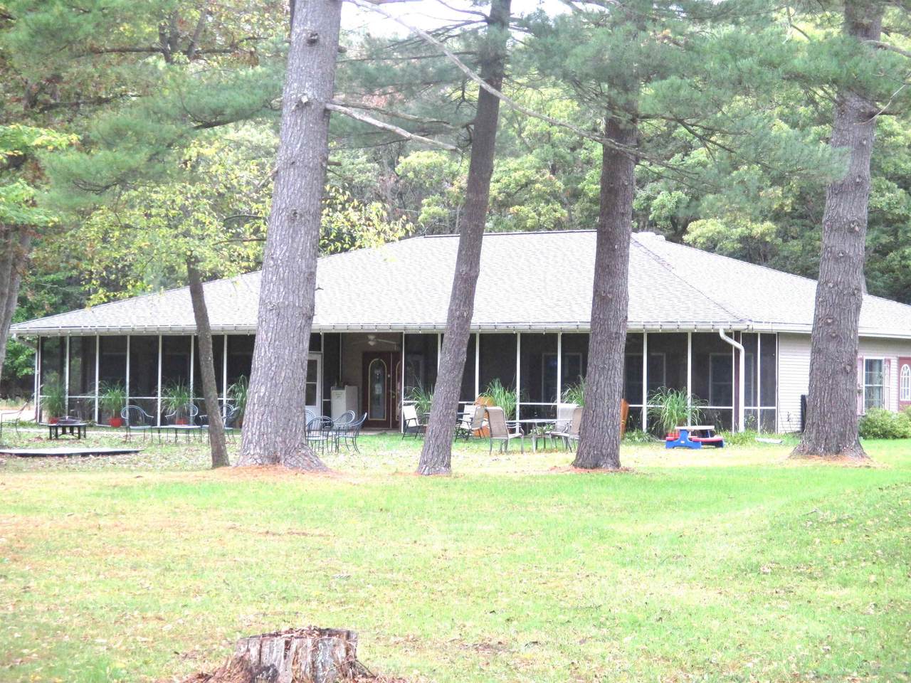 567 Underwood Avenue - Photo 1