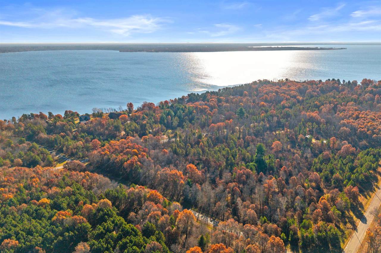 N13692 Pinewood Drive - Photo 1