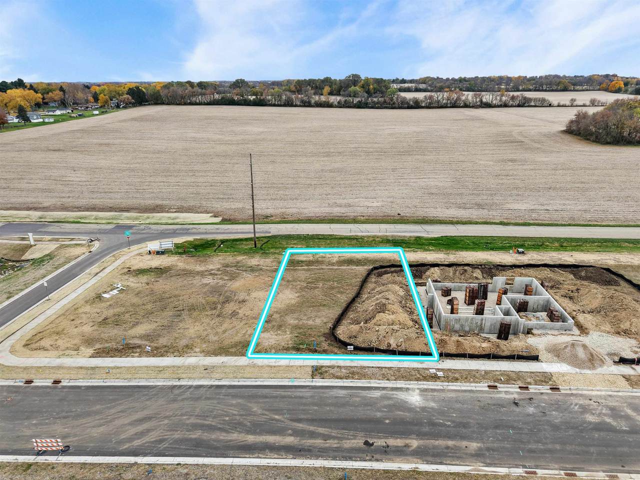 325 Dahlia Drive - Photo 1