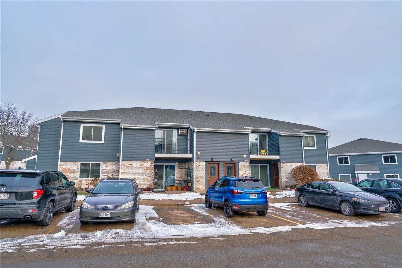 1403 Whispering Pines Way - Photo 1