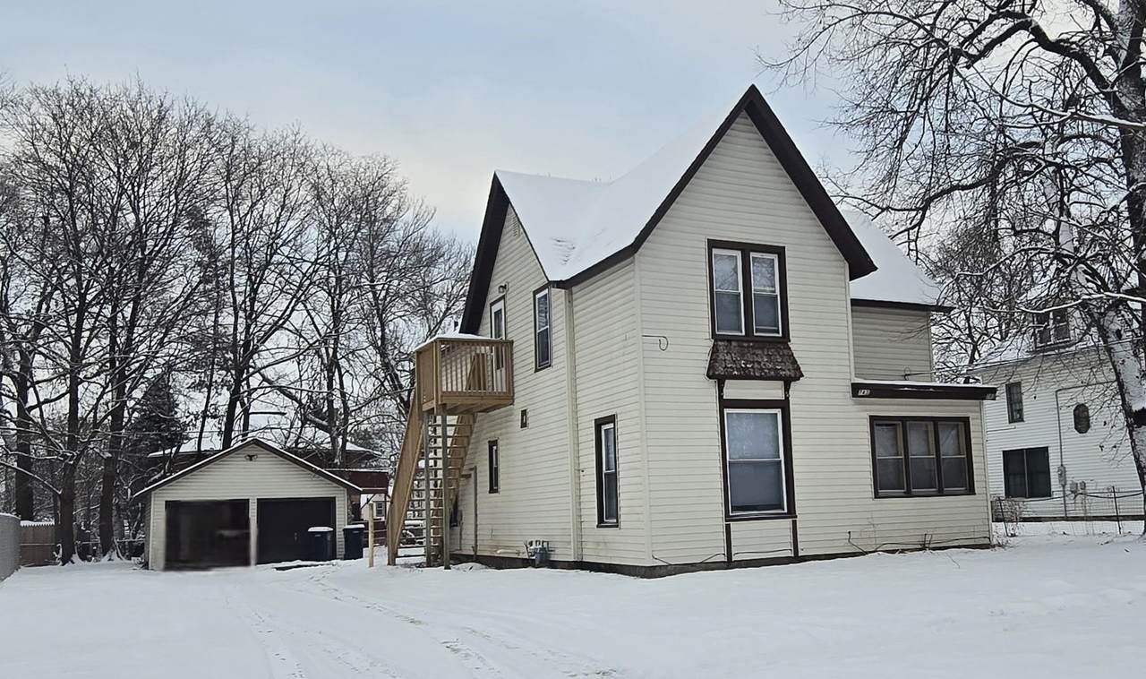 743 8th Street - Photo 1