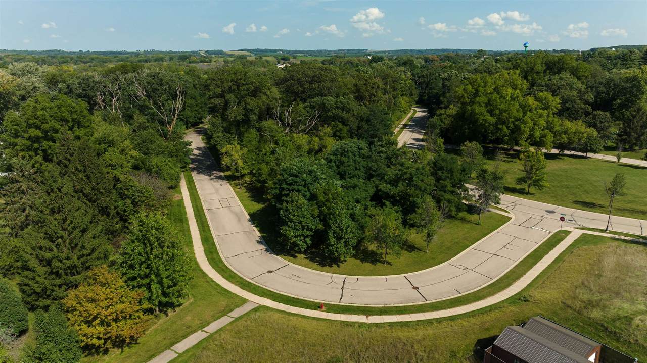 L20 Stonehaven Drive - Photo 1