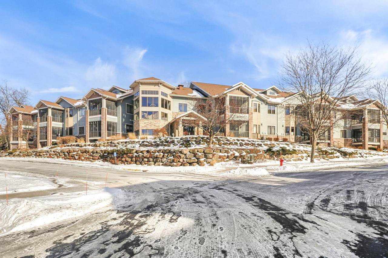 10 Glen Brook Way - Photo 1