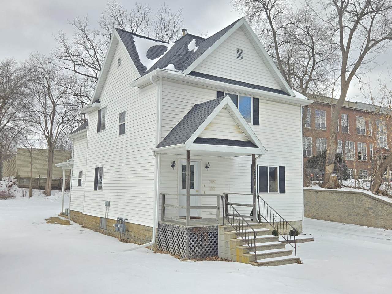 522 Metomen Street - Photo 1