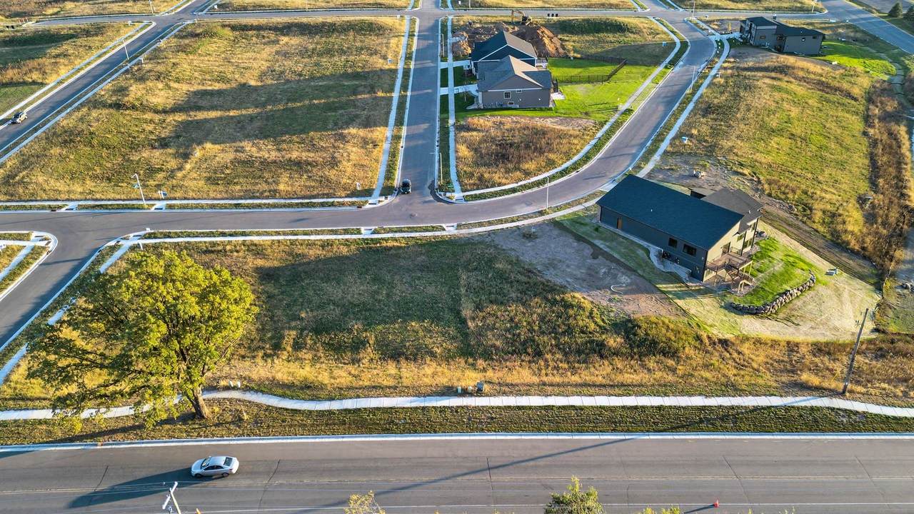 680 Clear Pond Way - Photo 1