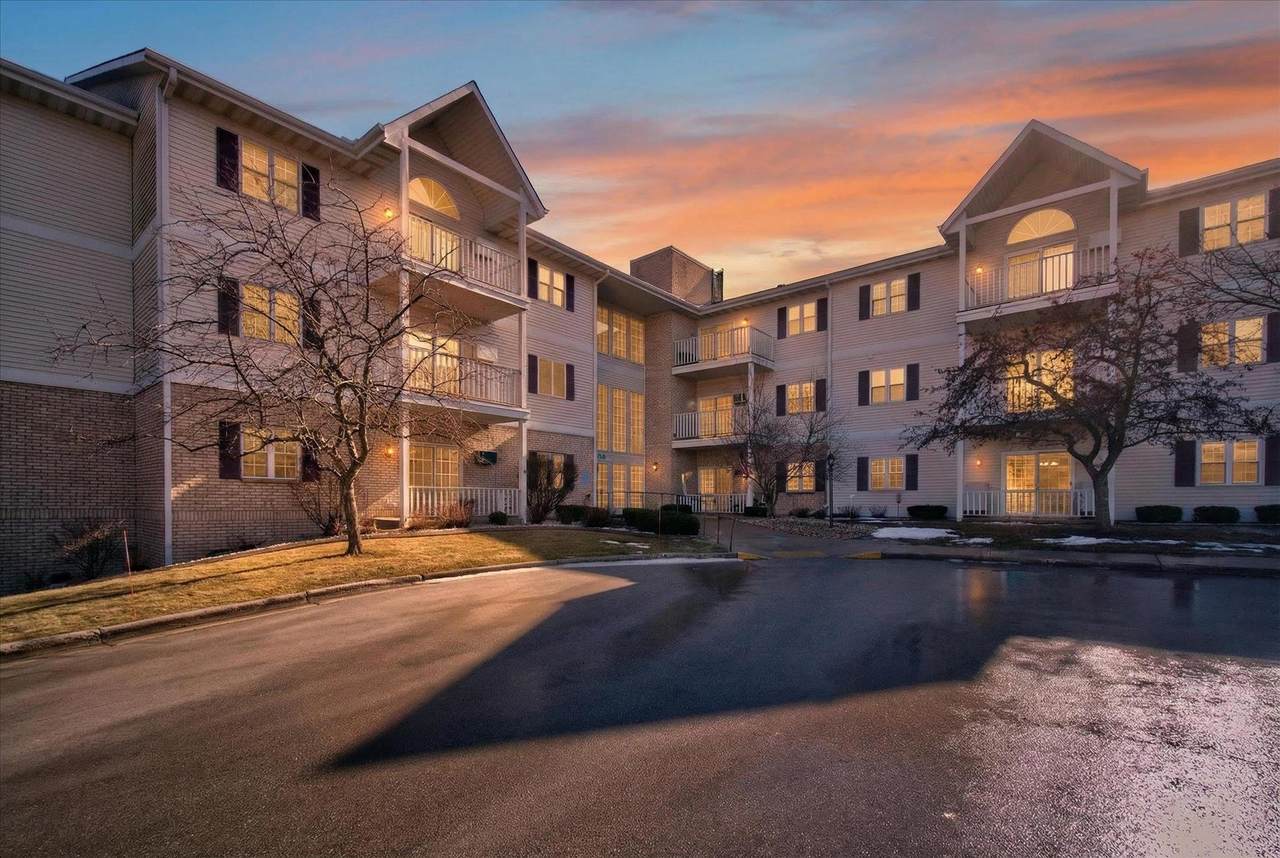 715 Canterberry Court - Photo 1