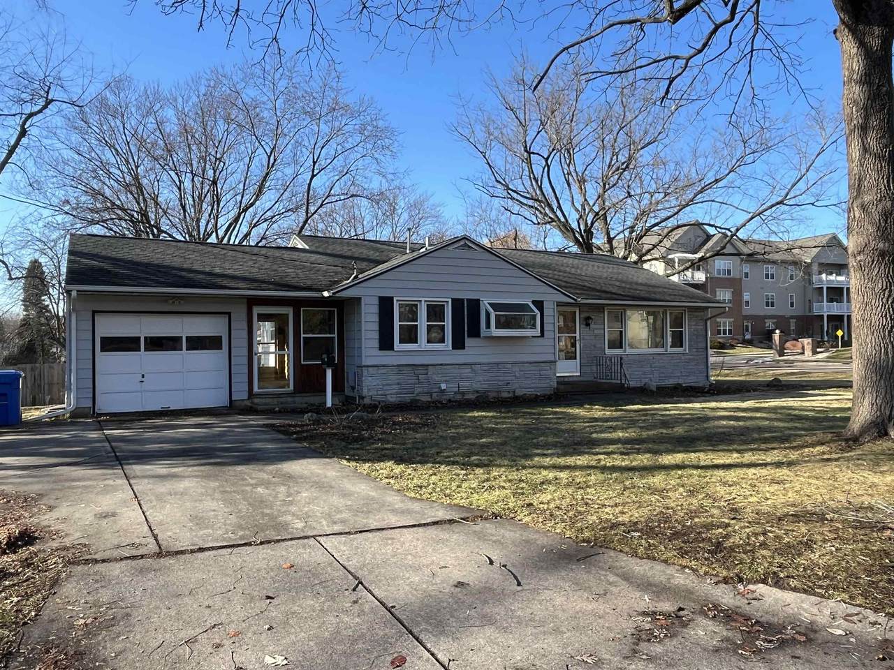 6001 Queens Way Way - Photo 1