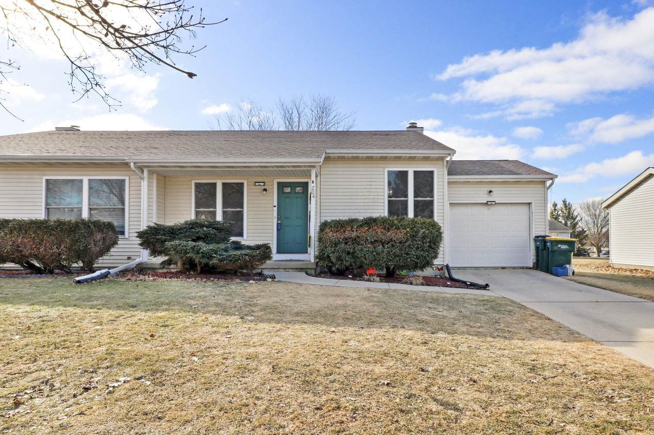 204 Clover Lane - Photo 1