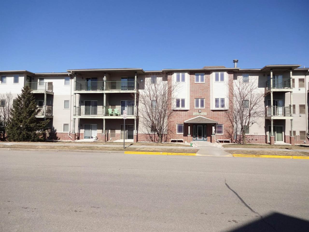 102 Prairie Heights Drive - Photo 1