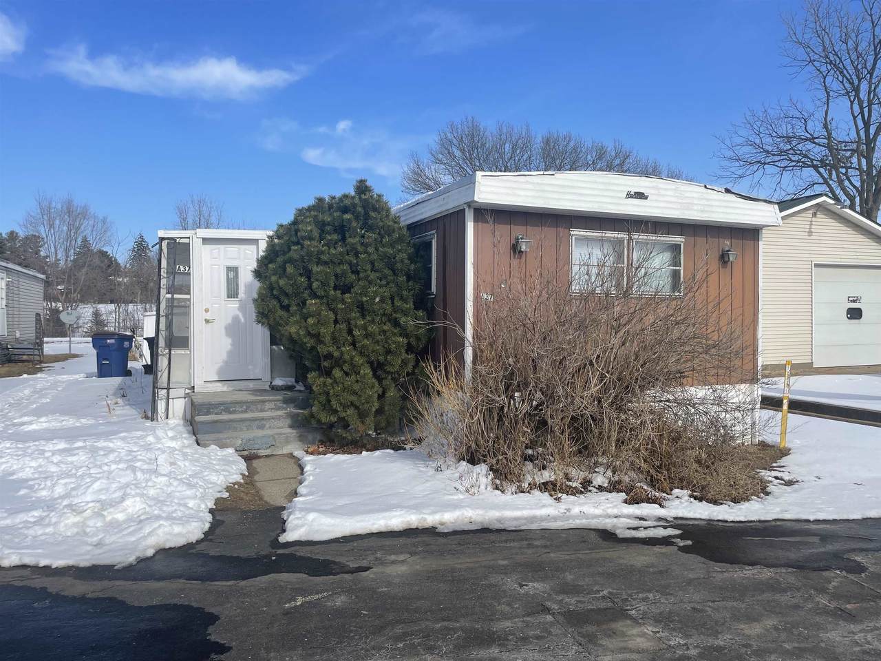 1025 Oak Avenue - Photo 1