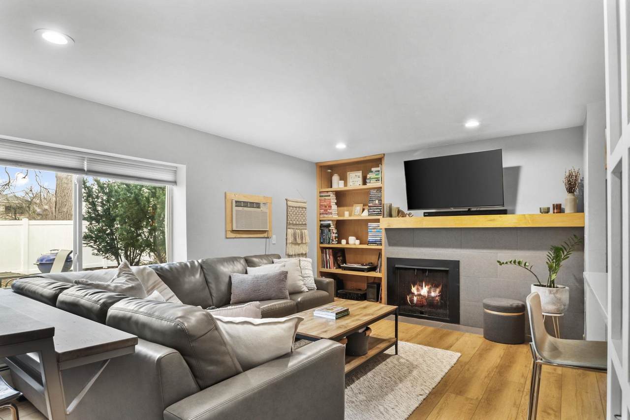 1014 Spaight Street - Photo 1