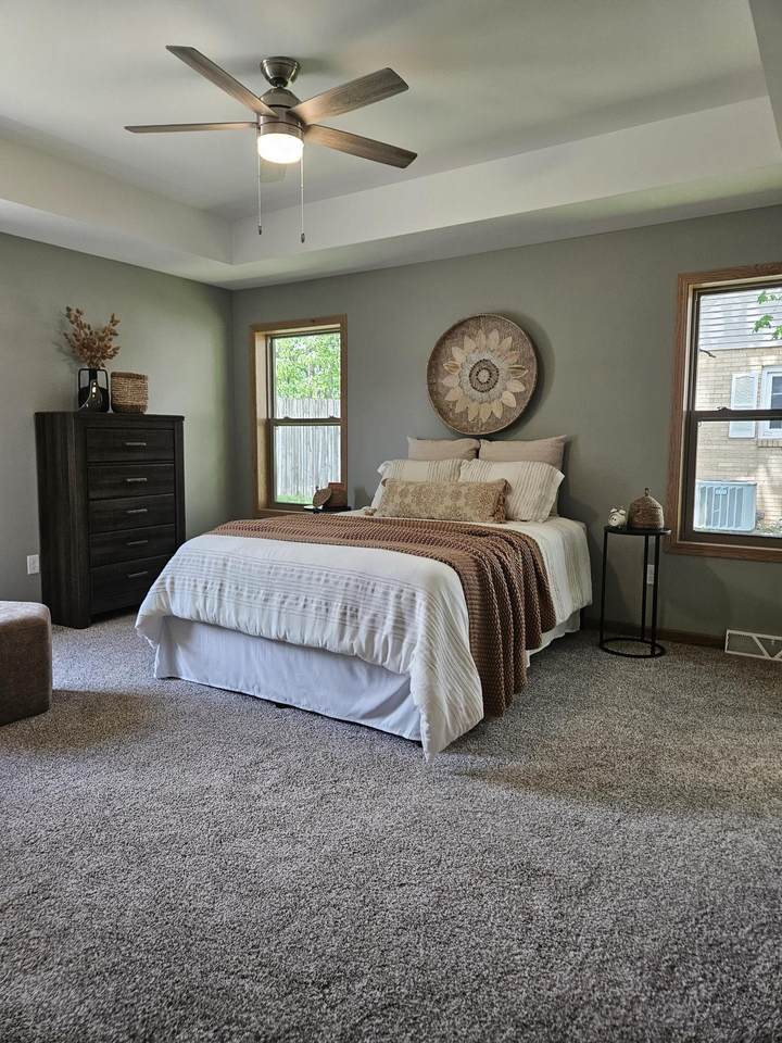 915 Sutherland Avenue - Photo 1